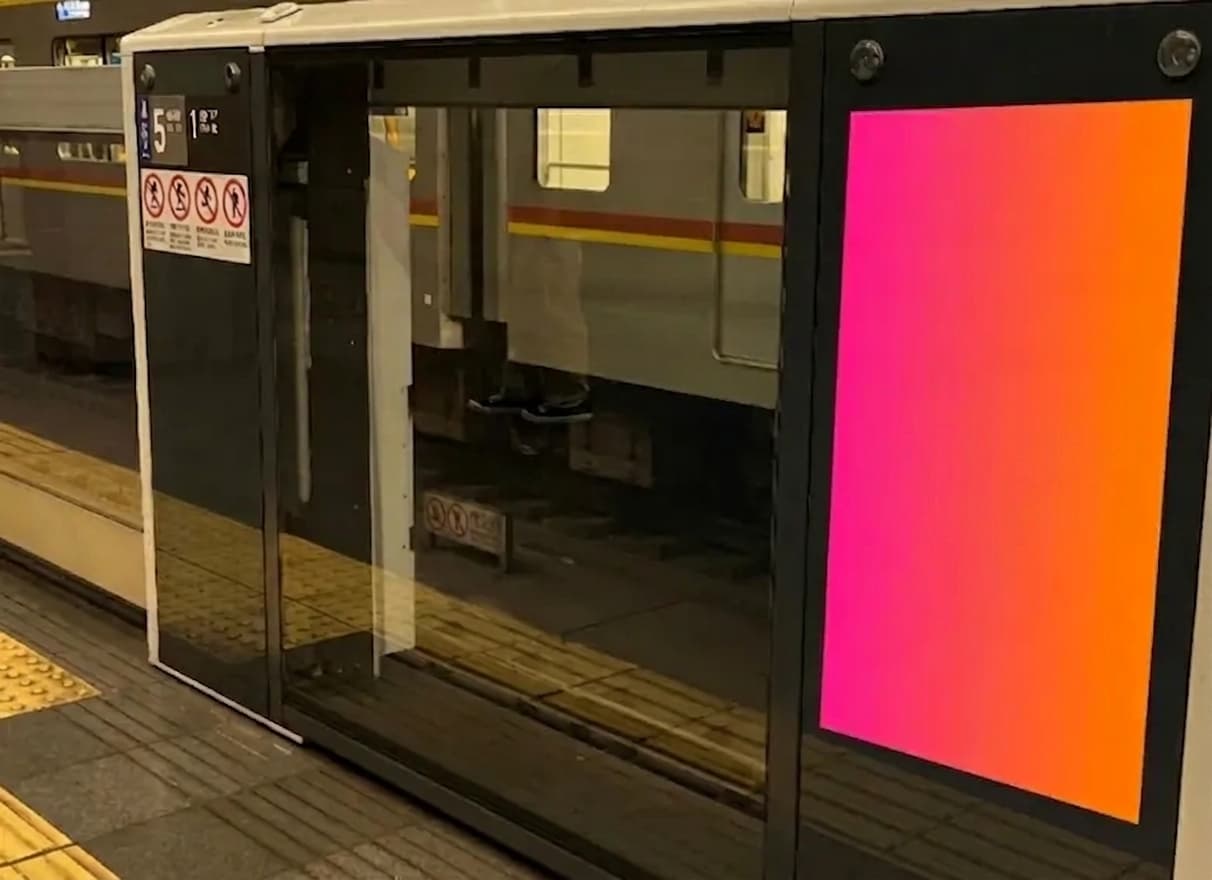 みなとみらい線 元町・中華街駅 ホームドアビジョン